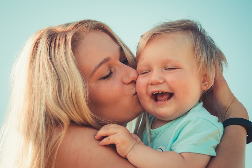 une maman et son enfant