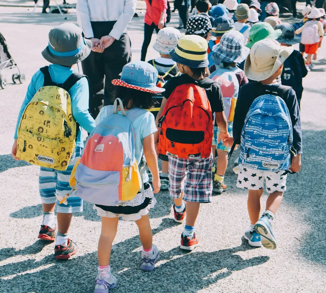 des enfants en séjour linguistique à l'étranger
